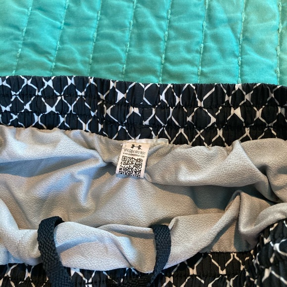 Under Armour Running Shorts - Picture 3 of 4